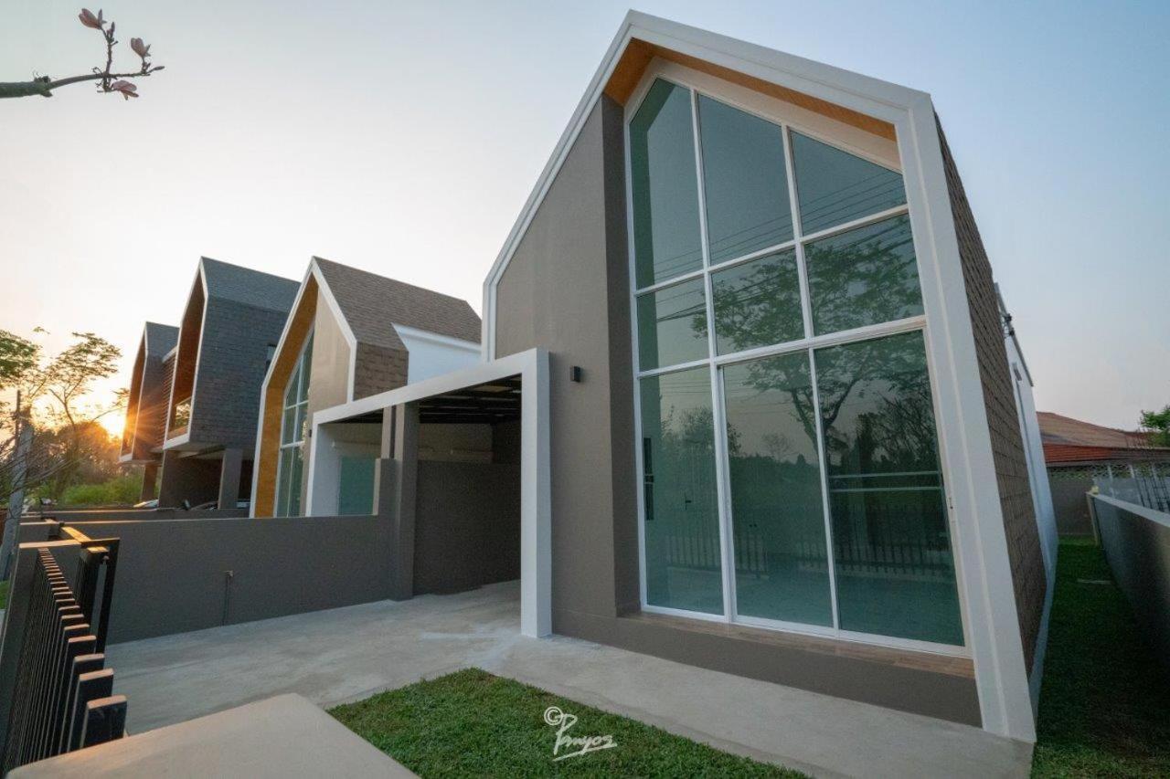 Kanchanaburi Modern Home Exterior photo