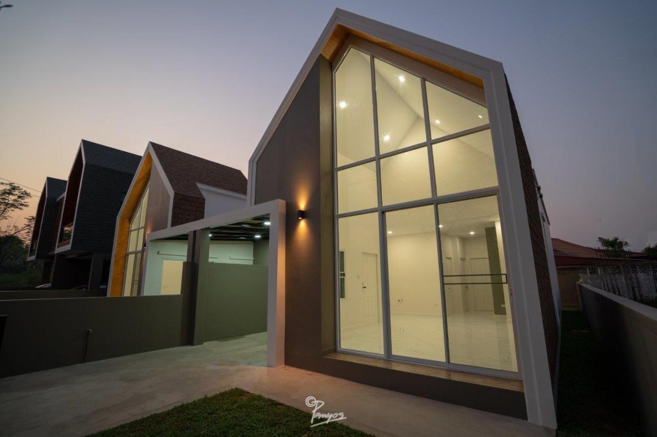 Kanchanaburi Modern Home Exterior photo