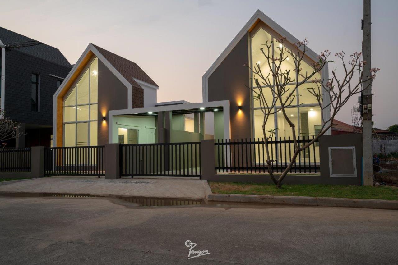 Kanchanaburi Modern Home Exterior photo